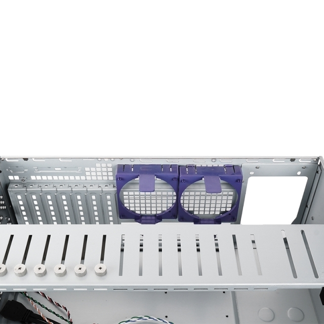 Chieftec UNC-409S-B-OP u 4U rackmount serverbehuizing, SECC staal, 482*480*177.5 mm, 10.57 kg, geschikt voor ATX/micro-ATX, 3*5.25 , 1*3.5 extern, 2*3.5 + 3*2.5 intern, 1*140 mm ventilator, zwart