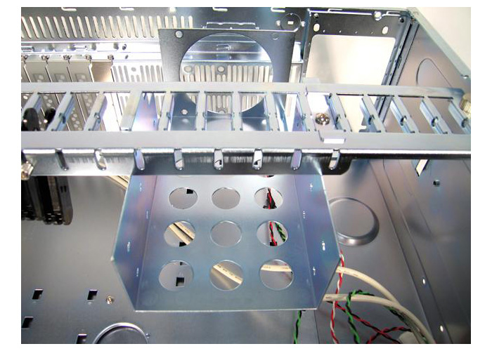 Chieftec UNC-410S-B-U3-OP u 4U rackmount serverbehuizing, SECC staal 1.2mm, 505 x 482,6 x 177,8mm, 14.80 kg, geschikt voor ATX(CEB1.01)/micro-ATX, 3*5.25 , 1*3.5 extern, 4*3.5 intern, 2*90 mm ventilator built in, zwart