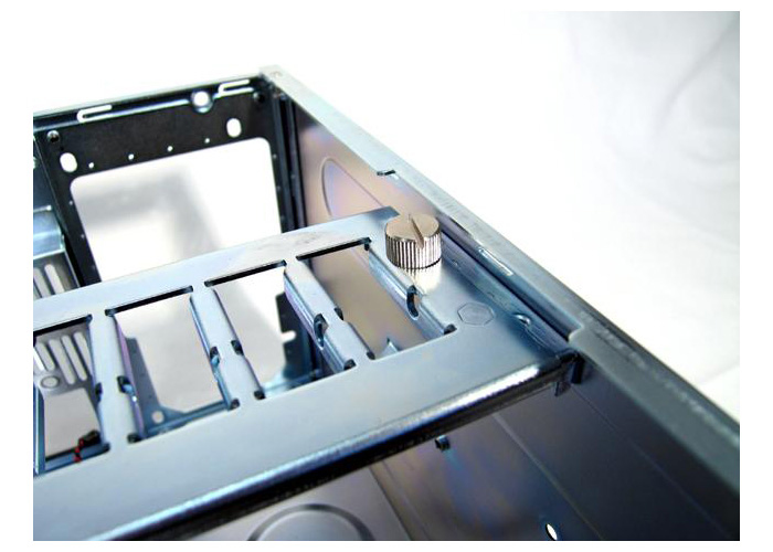 Chieftec UNC-410S-B-U3-OP u 4U rackmount serverbehuizing, SECC staal 1.2mm, 505 x 482,6 x 177,8mm, 14.80 kg, geschikt voor ATX(CEB1.01)/micro-ATX, 3*5.25 , 1*3.5 extern, 4*3.5 intern, 2*90 mm ventilator built in, zwart