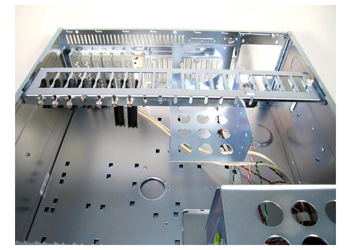 Chieftec UNC-410S-B-U3-OP u 4U rackmount serverbehuizing, SECC staal 1.2mm, 505 x 482,6 x 177,8mm, 14.80 kg, geschikt voor ATX(CEB1.01)/micro-ATX, 3*5.25 , 1*3.5 extern, 4*3.5 intern, 2*90 mm ventilator built in, zwart